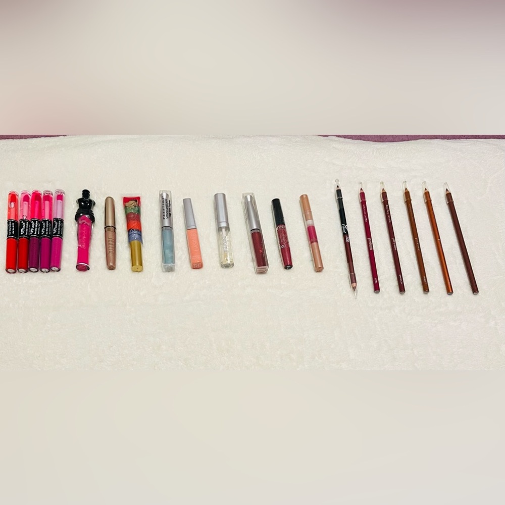 20 Lip gloss lip liner stocking stuffers